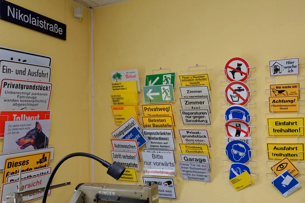 Schilder für jeden Zweck bei Schlüssel Grafe in Anklam