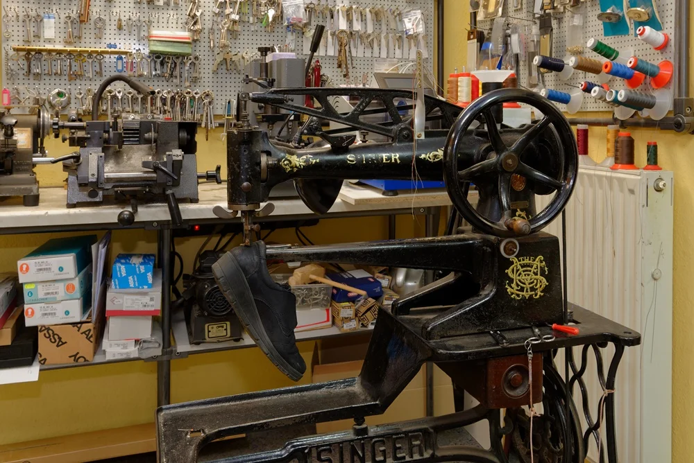 Schuhleder nähen bei Schlüssel Grafe in Anklam