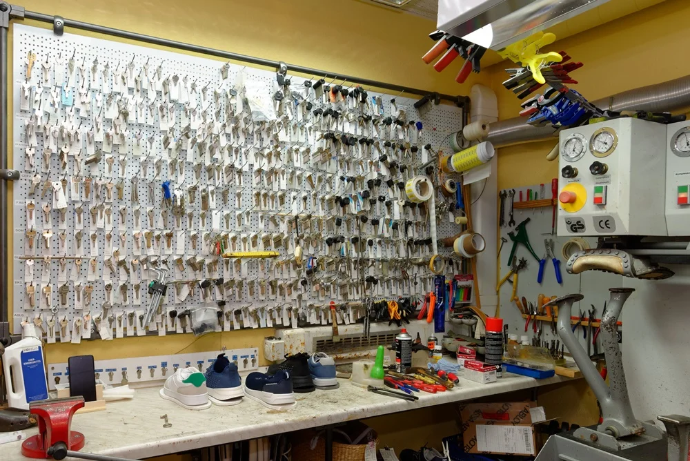Schuhreparatur, besohlen, neue Absätze und und ... bei Schlüssel Grafe in Anklam